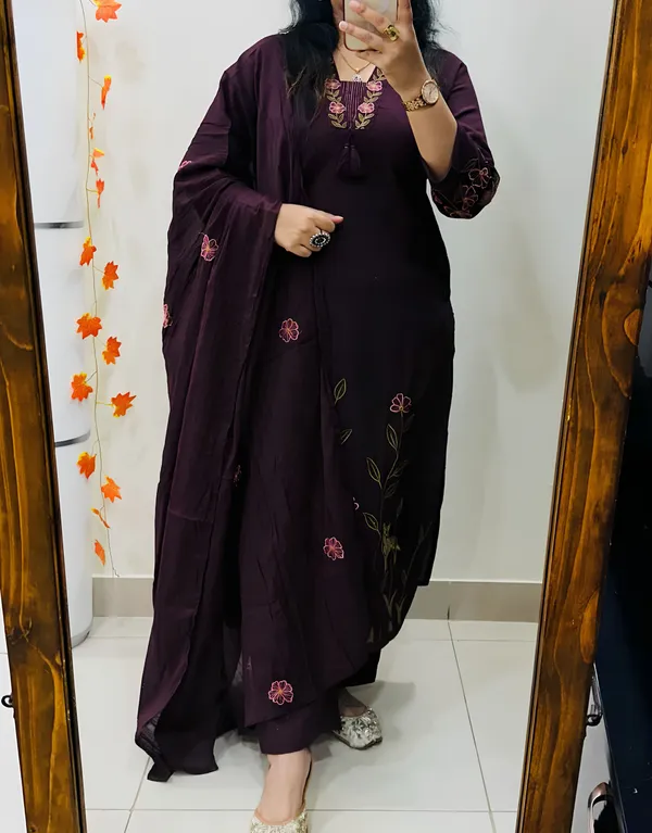 Falsa_v-neck_embroidered_Kurta_set