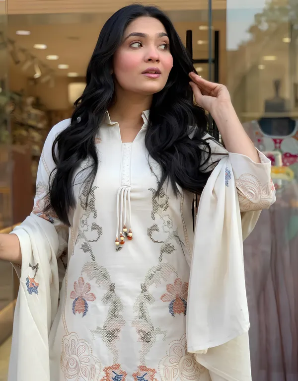 Cross_Stitched_luxe_embroidered_Kurta_set