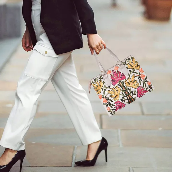 Floral_Embroidered_Shoulder_Bag