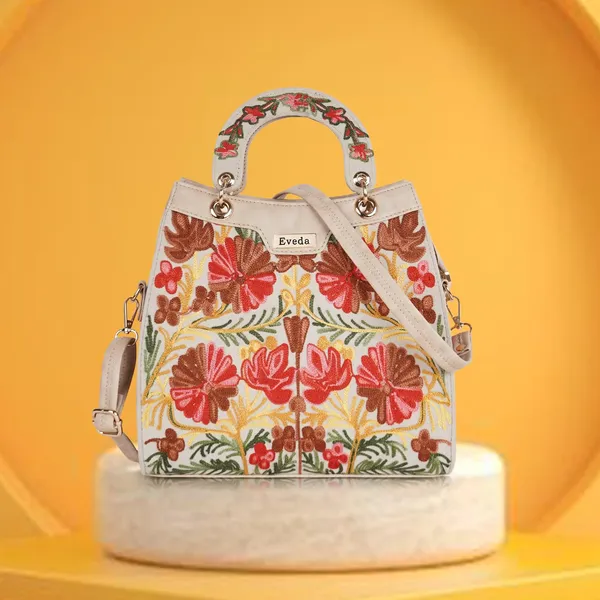Cream_Leather_Gorgeous_Embrodeiry_Stylish_Design_Hobo_Handbag_For_Women