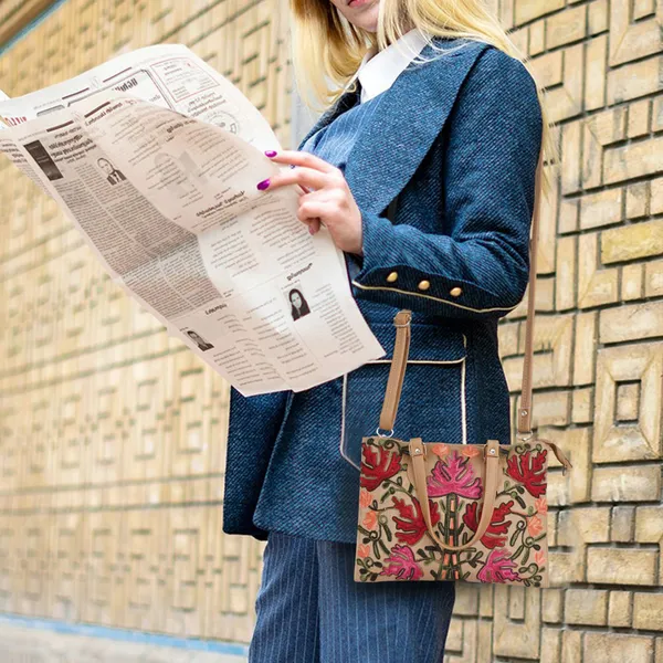 Floral_Embroidered_Shoulder_Bag