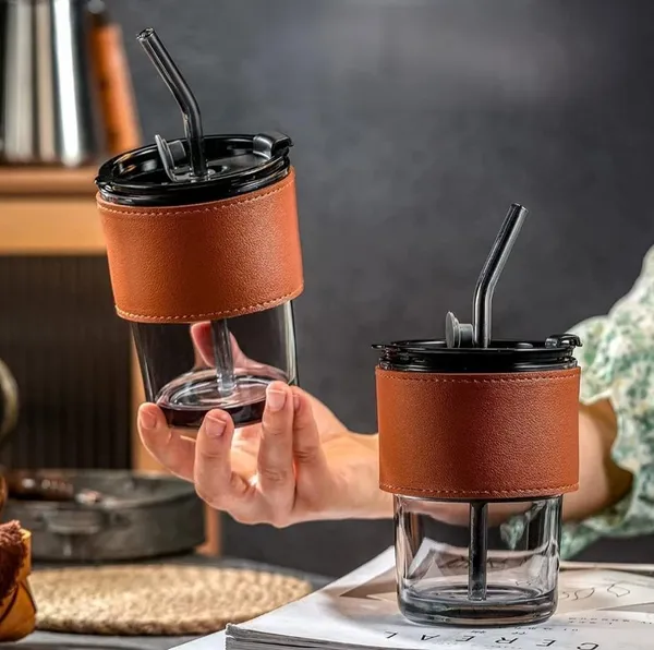 Glass_Sipper_Tumbler_Set_of_2_(435ml)_|_Leather_Grip_with_Lid_&_Straw_|_Reusable_Iced_Coffee_&_Juice_Mug