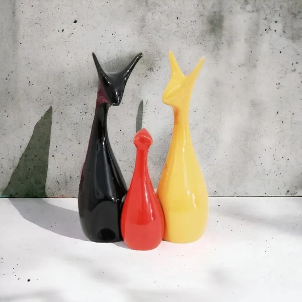Black,_Yellow_&_Red_Deer_Family_Showpieces