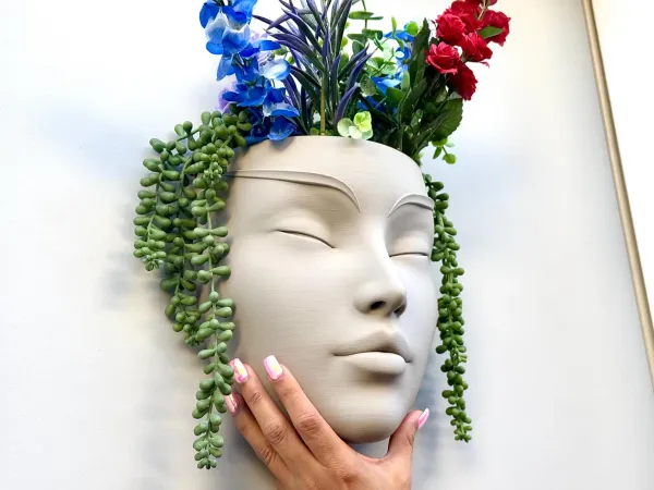 Wall_Hanging_Lady_Face_Planter_Resin_|_White_Decorative_Plant_Holder_for_Balcony_&_Entrance