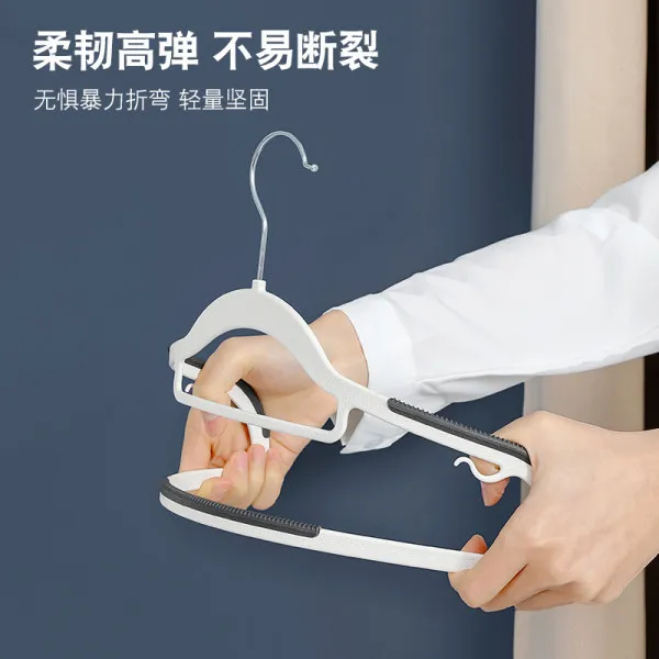 Plastic_Flexible_Clothes_Hangers_(Pack_Of_6)