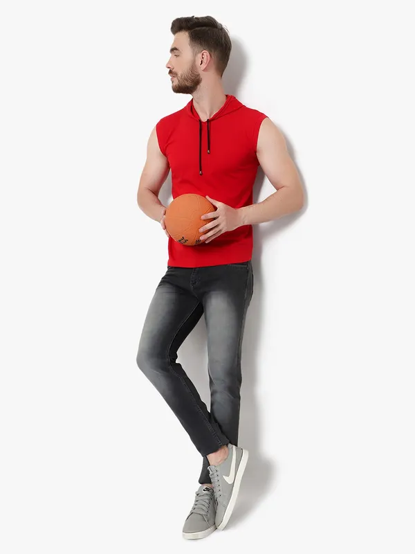 Red_Cotton_Blend_Sleeveless_Solid_Hooded_Neck_Regular_T-Shirt_For_Men