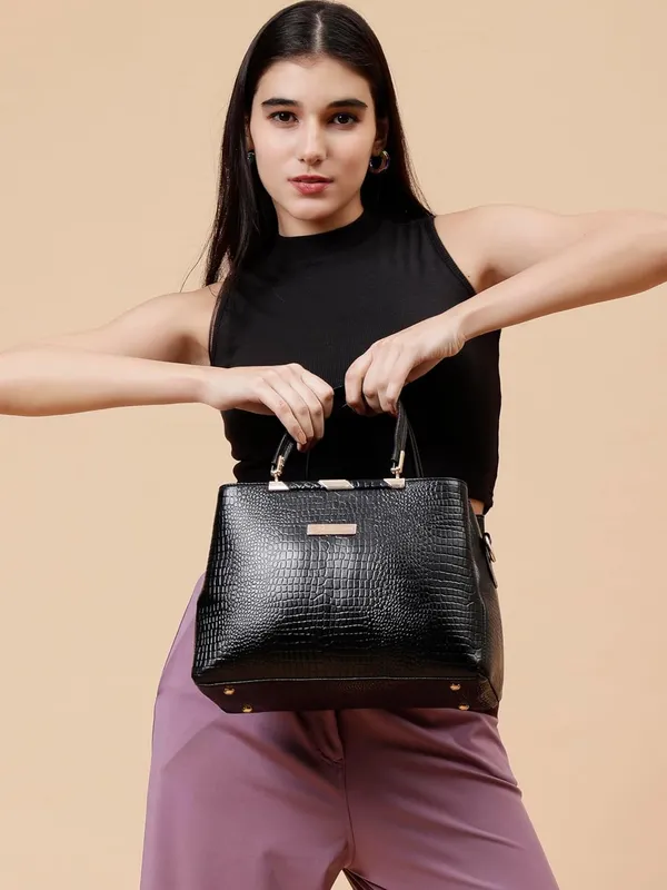 Black_Handbag_for_Women_|_Premium_Leather_Stylish_HandBag
