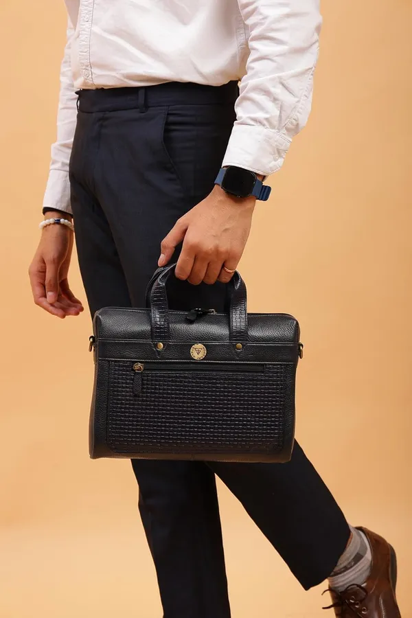 Black_Trendy_Design_Premium_Leather_Tablet_Bag
