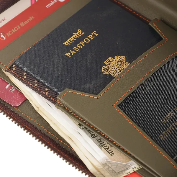 Green_Premium_Leather_Passport_Holder