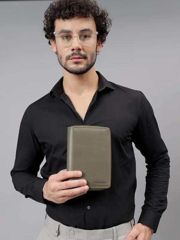 Green_Premium_Leather_Passport_Holder