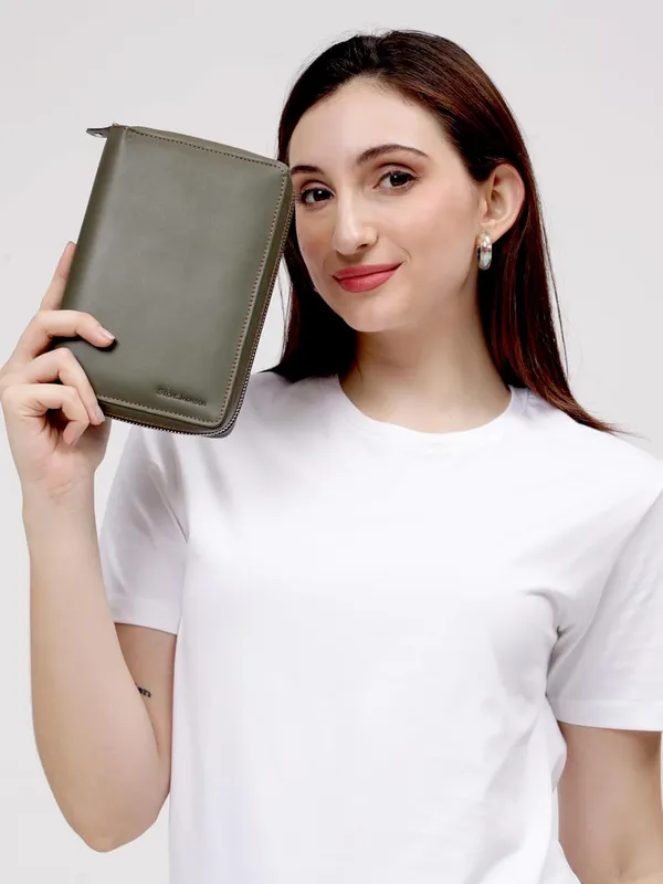 Green_Premium_Leather_Passport_Holder