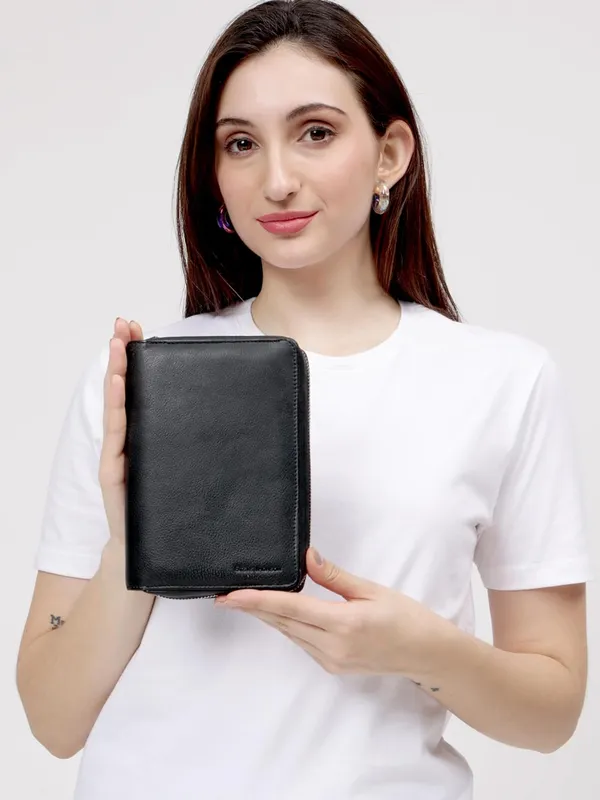 Black_Premium_Leather_Passport_Holder