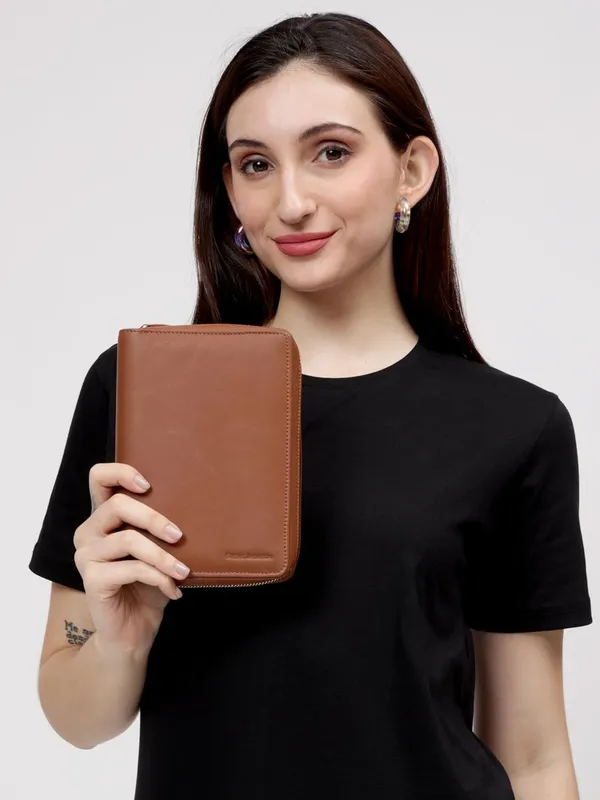 Tan_Premium_Leather_Passport_Holder