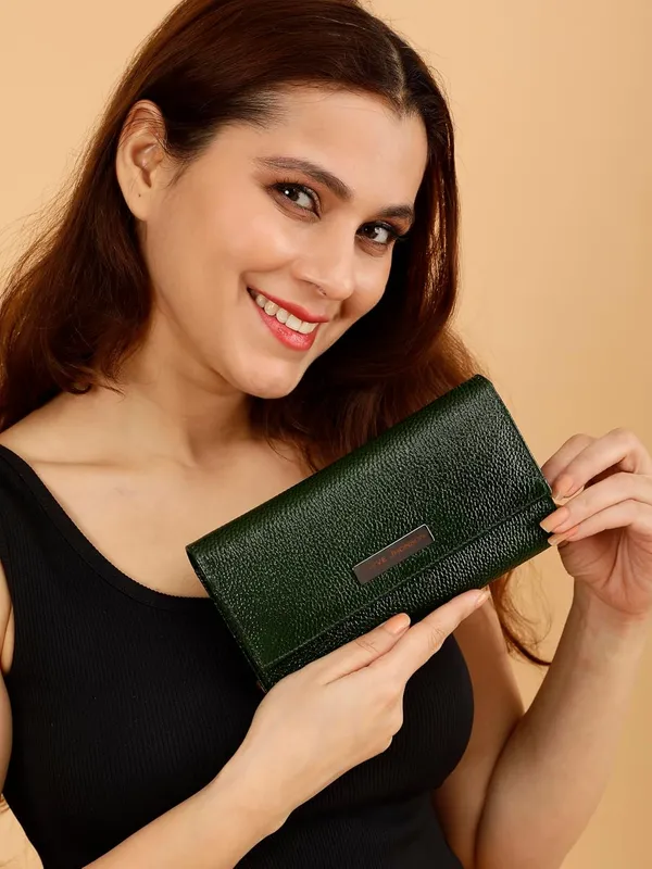 Green_Hand_Clutch_Leather_Wallet_For_Women_|_Pure_Leather_Products_For_Everyday_Use