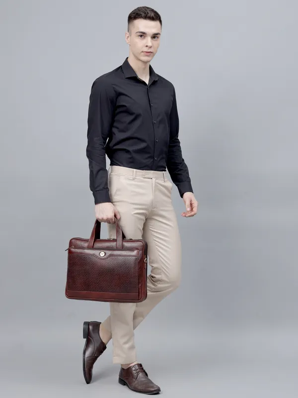 Brown_Pure_Leather_Laptop_Messenger_Bag_for_Men_|_Premium_Leather_Messenger_Bag_for_Everyday_Use