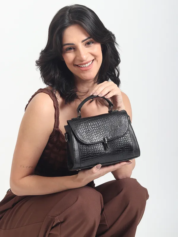 Black_Embossed_Sling_Bag_for_Women_|_Premium_Leather_Stylish_Bag_for_Everyday_Use