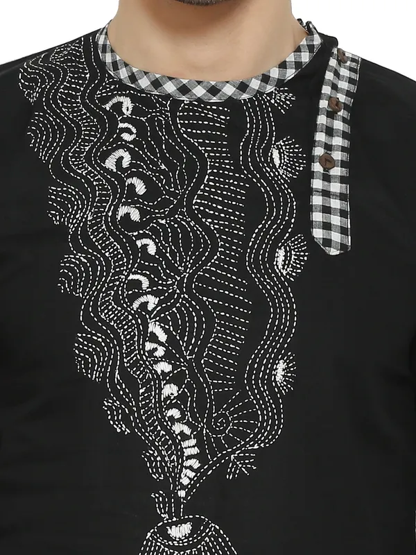 Black_&_White_Cotton_Blend_Round_Neck_Embroidered_Kurta_&_Pyjama_Set_For_Men
