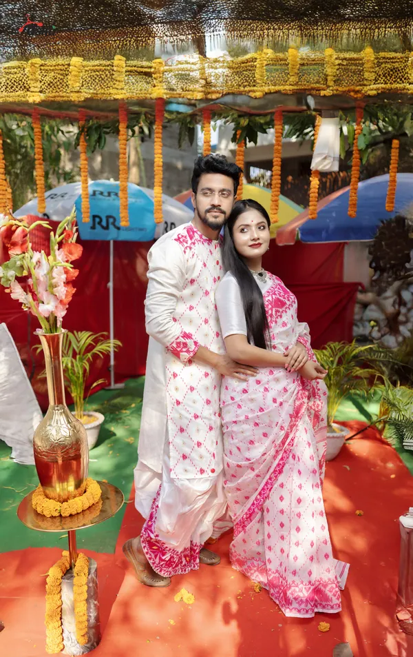White_&_Pink_Saree_And_Kurta_With_Dhoti_Combo_Set_For_Couples