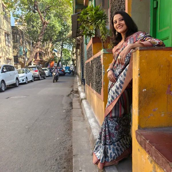 Sleek_Sophistication-Grey_Mysore_Silk_Saree_with_Jari_Work_and_Jhallar