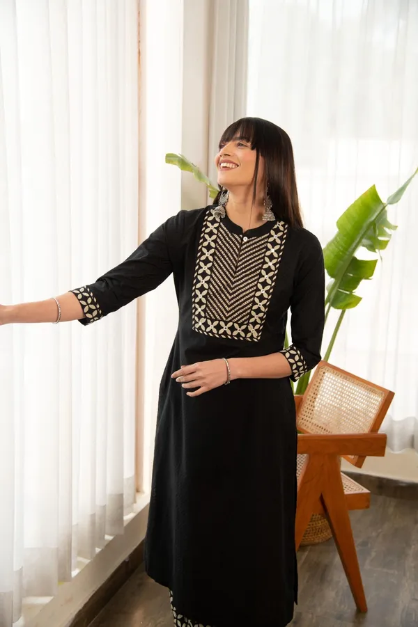 Black_Cotton_Blend__Straight_Kurta_and_Pant_Set_For_Women