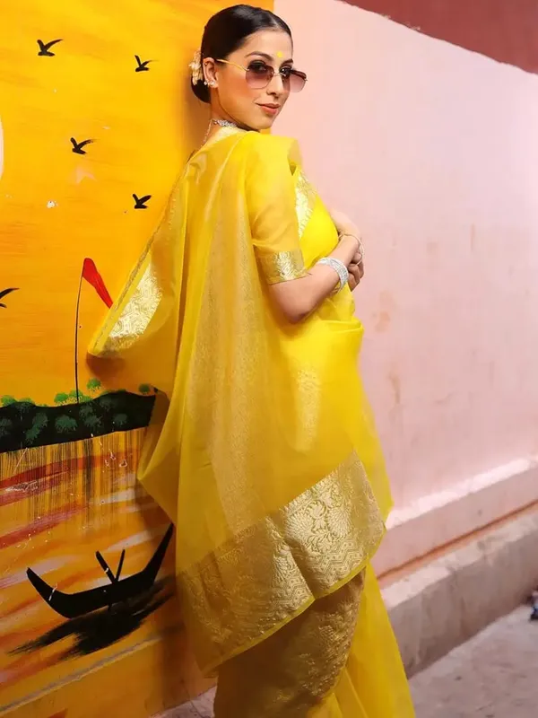 Lovely_Sunshine_Yellow_Organza_Weaving_Border_Saree_with_Unstitched_Blouse