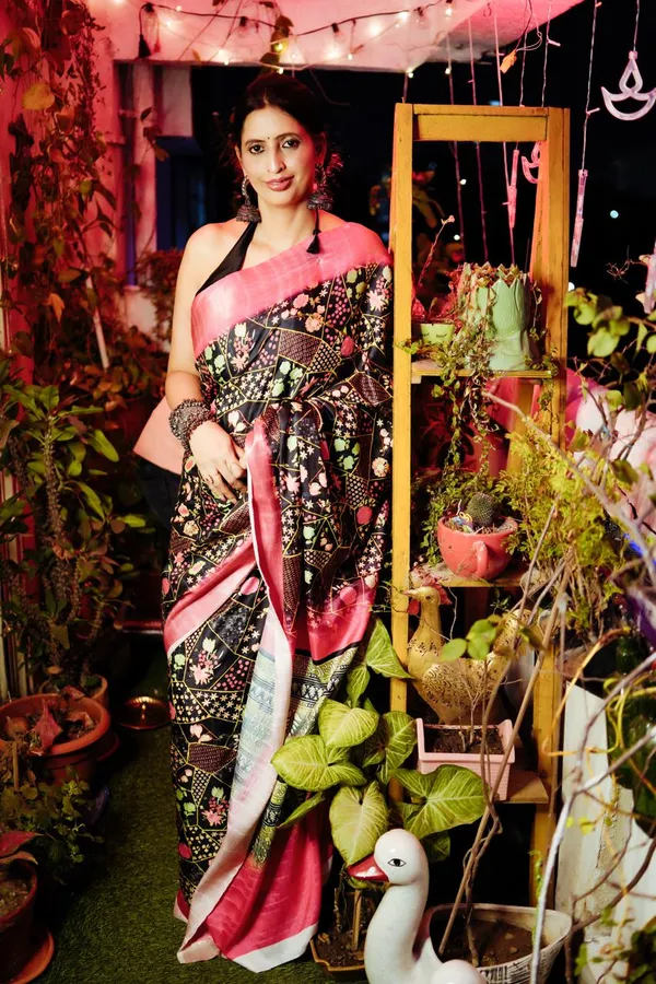 Rosy_Nights-Black_&_Pink_Digital_Printed_Dola_Silk_Saree_with_Woven_Border