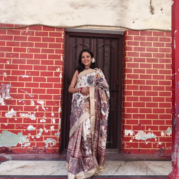 Elegant_Harmony-Grey_and_Cream_Mysore_Silk_Saree_with_Digital_Printed_Jari_Work