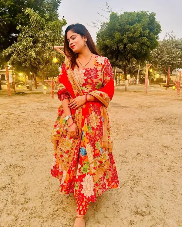 Vibrant_Red_Floral_Chanderi_Cotton_Kurta_Set_with_Dupatta