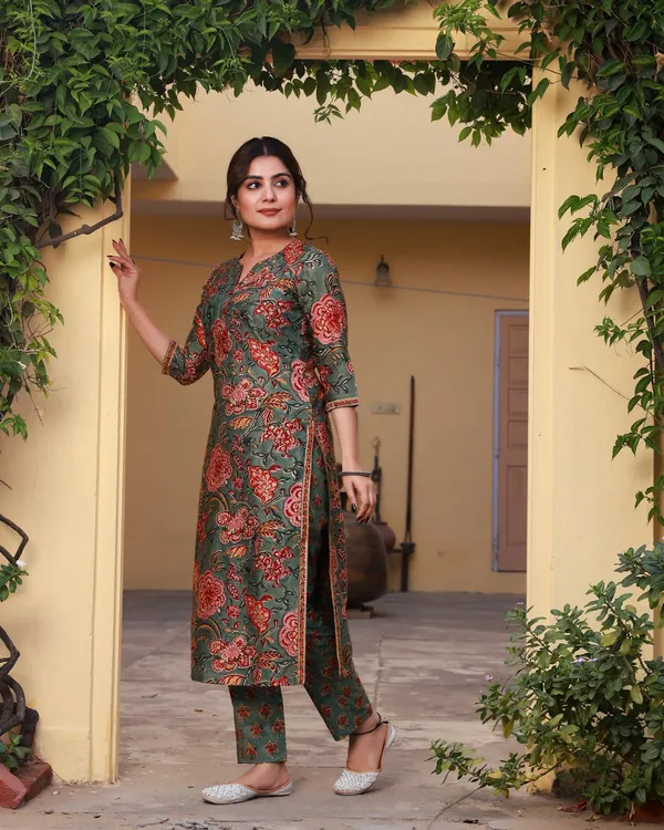 Green_Colour_Kurta_and_Pant_Set_For_Women