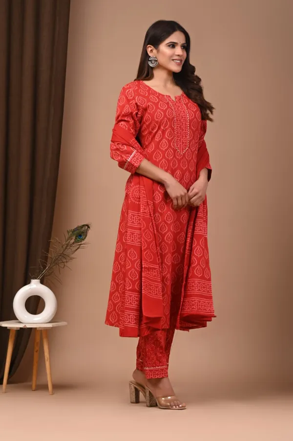 Red_colour_Pure_Cotton_Suit_with_Mulmul_Duptta_(3_Piece)