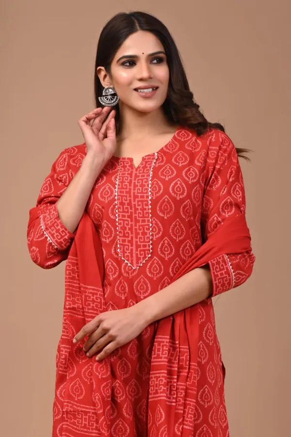Red_colour_Pure_Cotton_Suit_with_Mulmul_Duptta_(3_Piece)