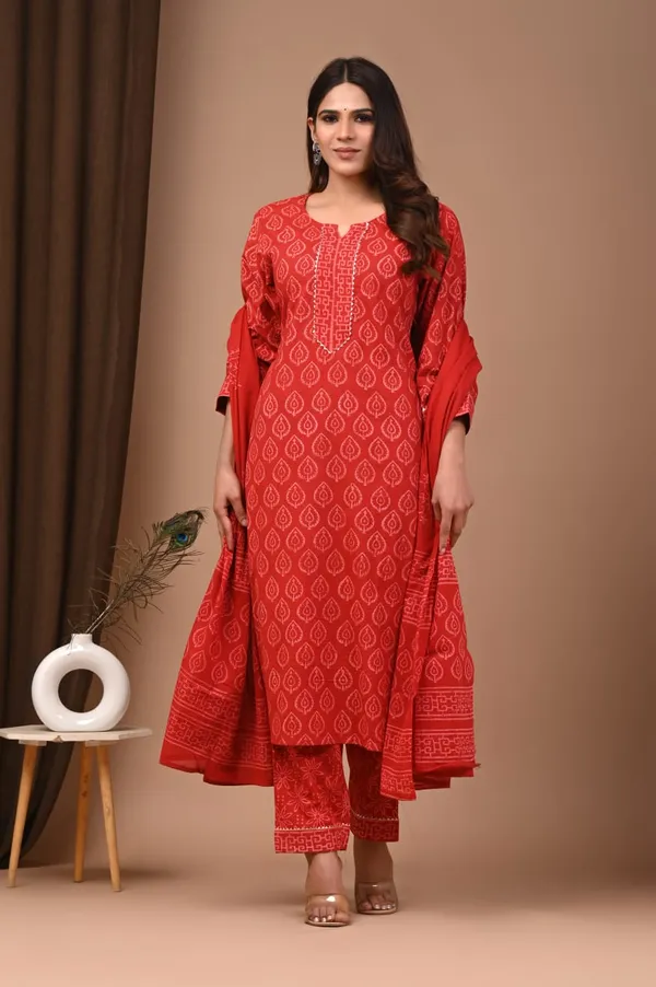 Red_colour_Pure_Cotton_Suit_with_Mulmul_Duptta_(3_Piece)