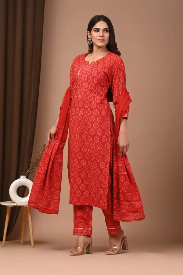Red_colour_Pure_Cotton_Suit_with_Mulmul_Duptta_(3_Piece)