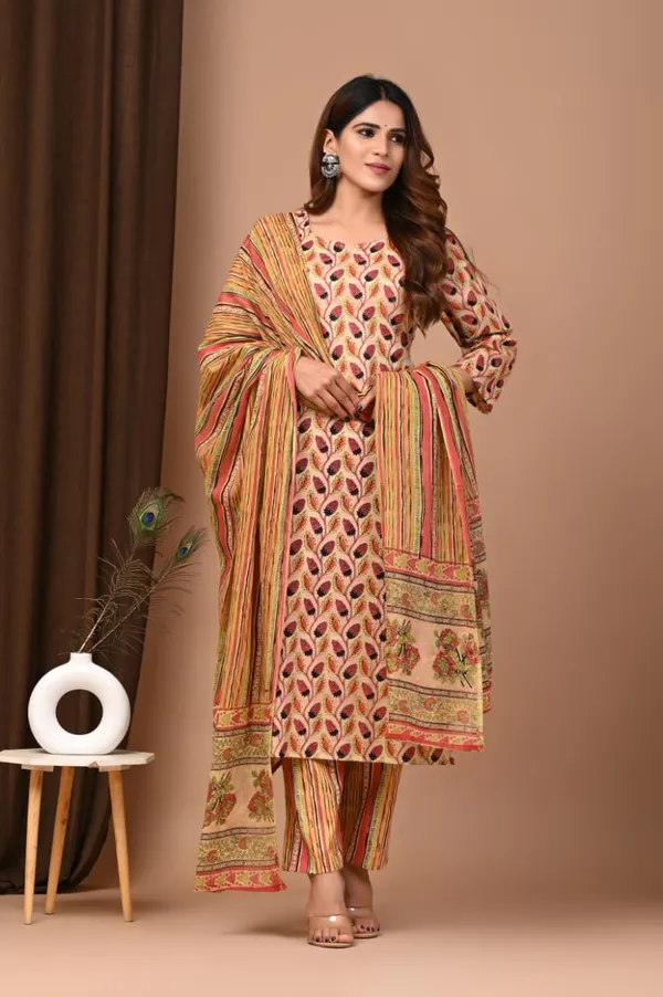 Peach_with_Orange_colour_Pure_Cotton_Suit_with_Mulmul_Duptta_(3_Piece)
