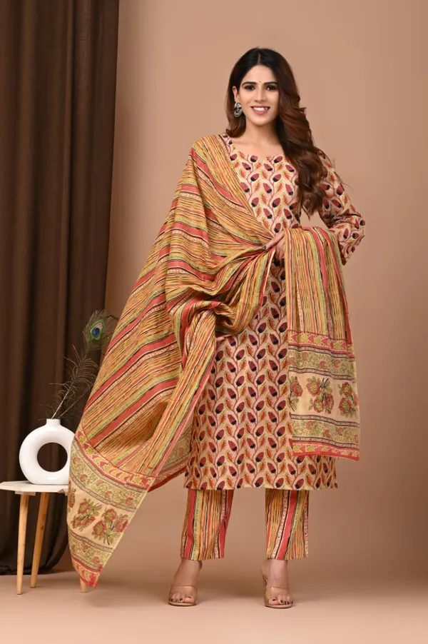 Peach_with_Orange_colour_Pure_Cotton_Suit_with_Mulmul_Duptta_(3_Piece)
