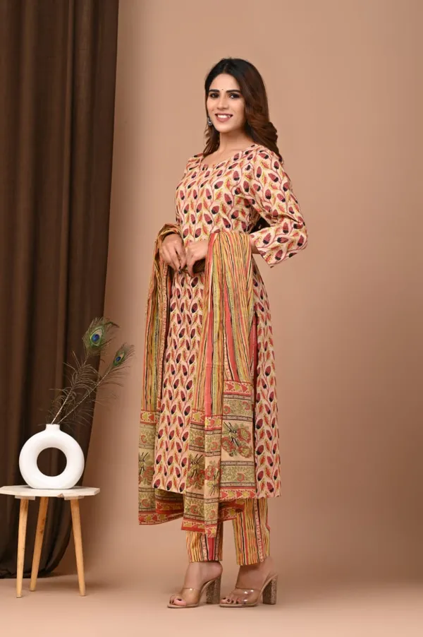 Peach_with_Orange_colour_Pure_Cotton_Suit_with_Mulmul_Duptta_(3_Piece)