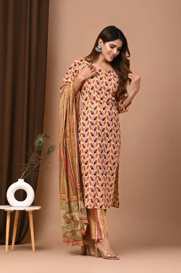 Peach_with_Orange_colour_Pure_Cotton_Suit_with_Mulmul_Duptta_(3_Piece)