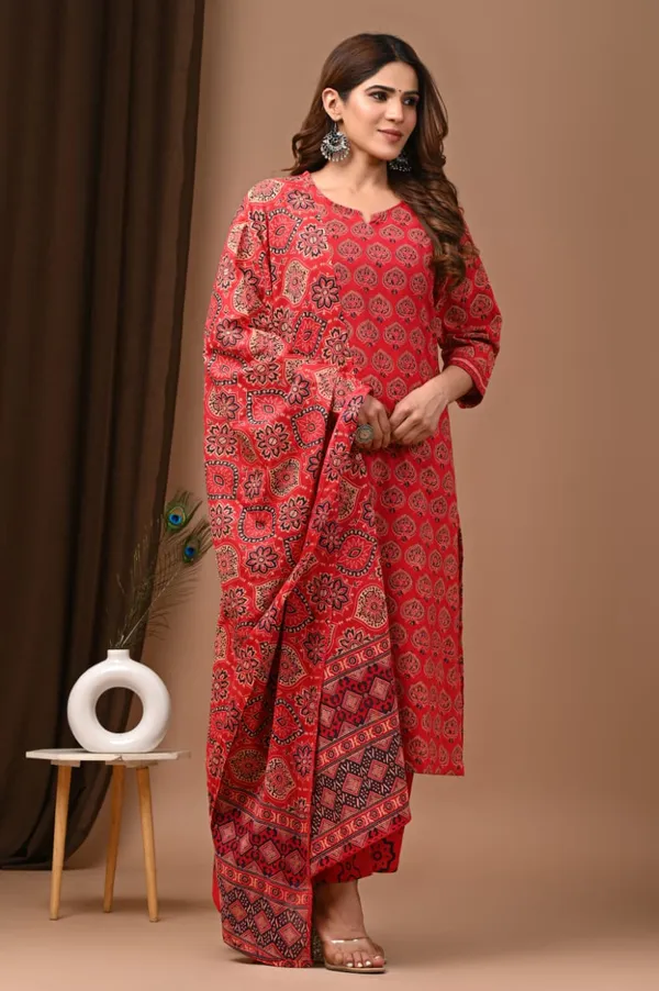 Scarlet_Red_colour_Pure_Cotton_Suit_with_Mulmul_Duptta_(3_Piece)