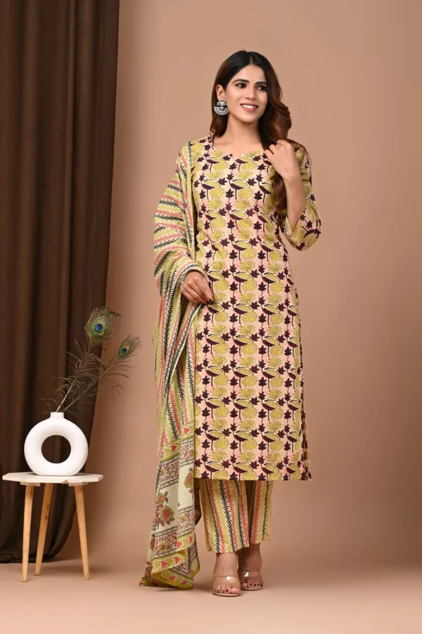 Cream_with_green_colour_Pure_Cotton_Suit_with_Mulmul_Duptta_(3_Piece)