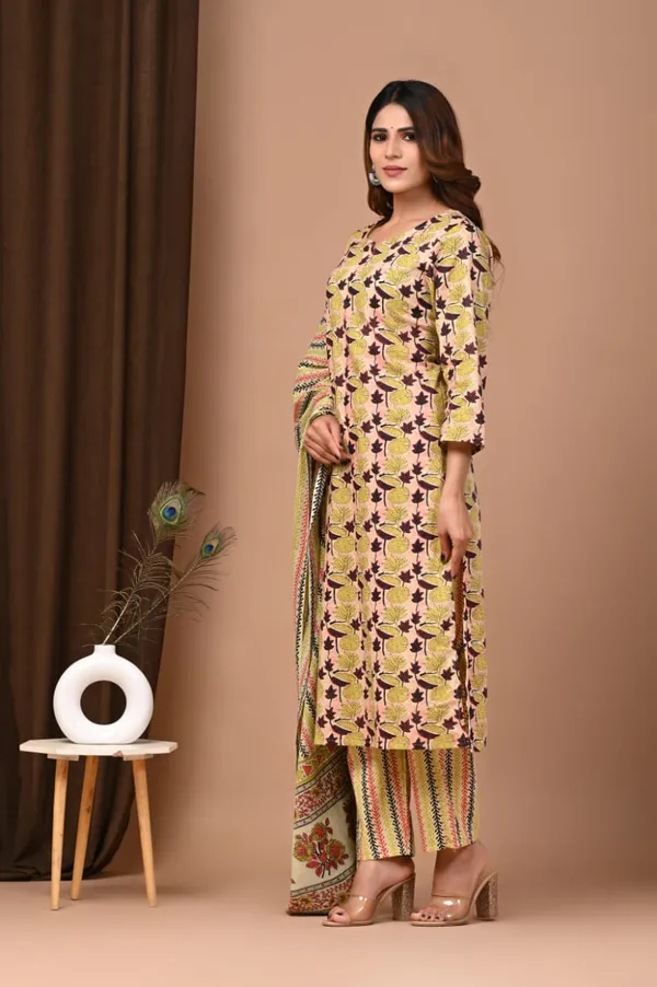 Cream_with_green_colour_Pure_Cotton_Suit_with_Mulmul_Duptta_(3_Piece)
