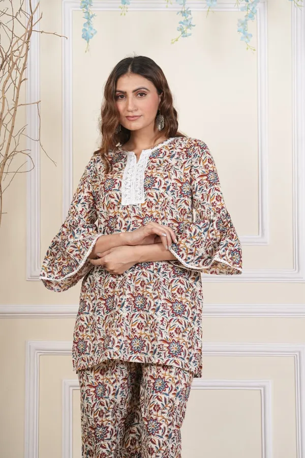 Peach_,green_&_red_Peach_,Green_&_Red_Plazo_Kurti_(Cotton)_Pack_of_2_Pieces