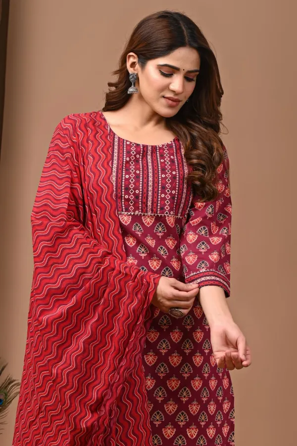 Burgundy_colour_Pure_Cotton_Suit_with_Mulmul_Duptta_(3_Piece)
