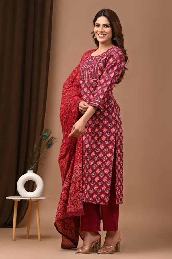 Burgundy_colour_Pure_Cotton_Suit_with_Mulmul_Duptta_(3_Piece)