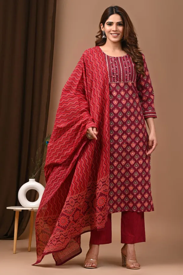 Burgundy_colour_Pure_Cotton_Suit_with_Mulmul_Duptta_(3_Piece)