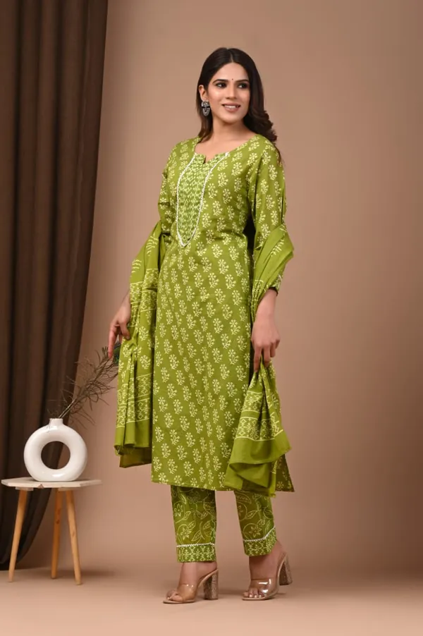 Mehndi_green_colour_Pure_Cotton_Suit_with_Mulmul_Duptta_(3_Piece)