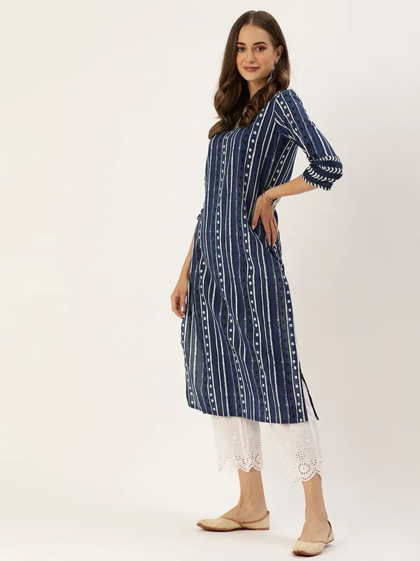 Blue_Cotton_Printed_Straight_Kurti_|_V-Neck_3/4_Sleeve_Kurta_For_Women