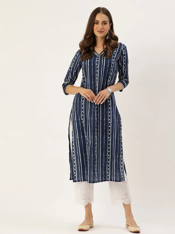 Blue_Cotton_Printed_Straight_Kurti_|_V-Neck_3/4_Sleeve_Kurta_For_Women