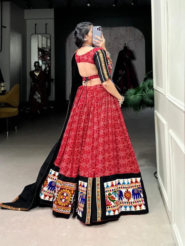 Wear_this_beautiful_masterpiece_of_garba_choli_embellishes_with_gamthi_work_and_mirror_work_touch_up_to_make_everyone_feel_the_stories_of_Navratri_traditions