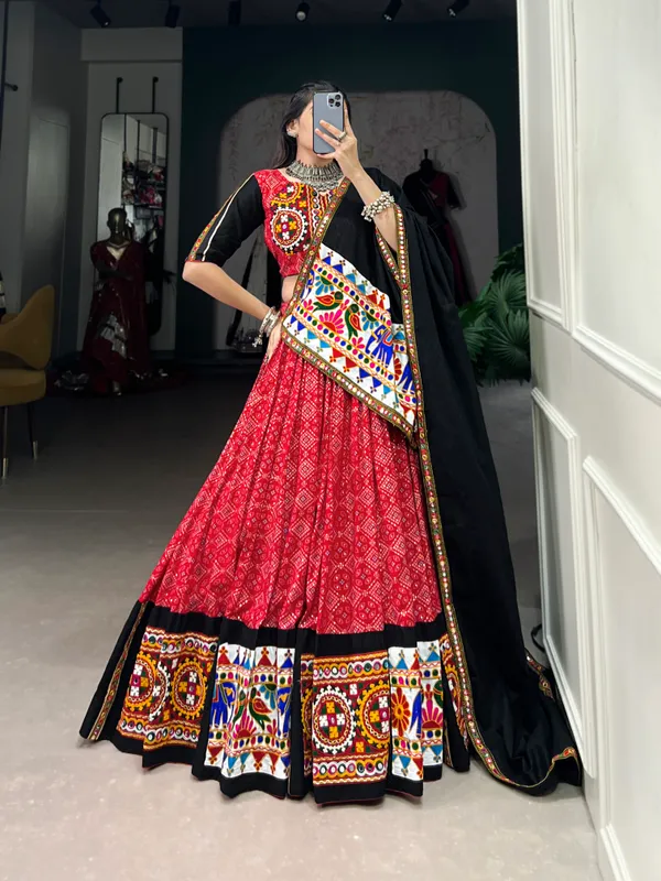 Wear_this_beautiful_masterpiece_of_garba_choli_embellishes_with_gamthi_work_and_mirror_work_touch_up_to_make_everyone_feel_the_stories_of_Navratri_traditions