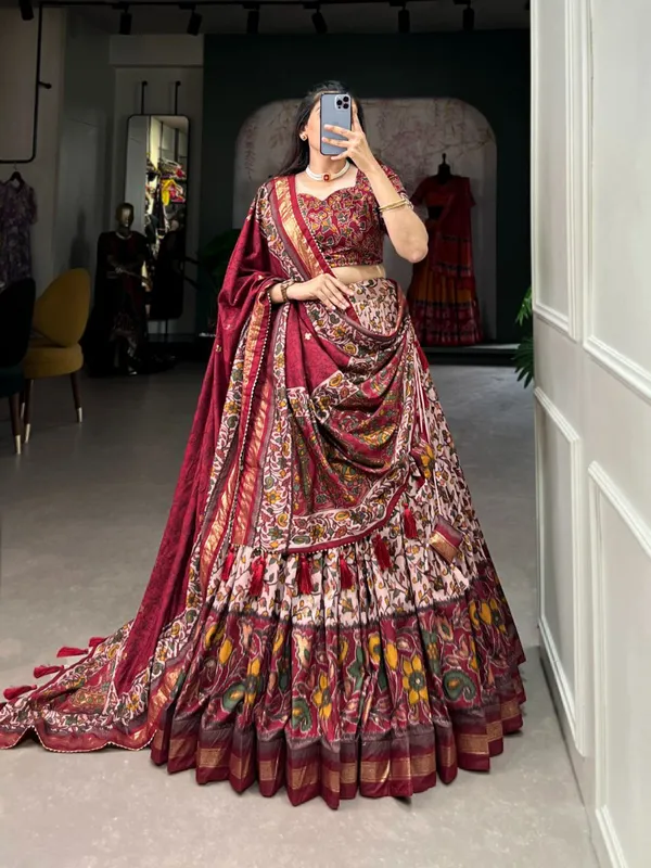 Step_into_timeless_elegance_with_this_floral_symphony_where_tradition_meets_a_modern_breeze_Dolla_silk_chaniya_choli_with_viving_mill_foil